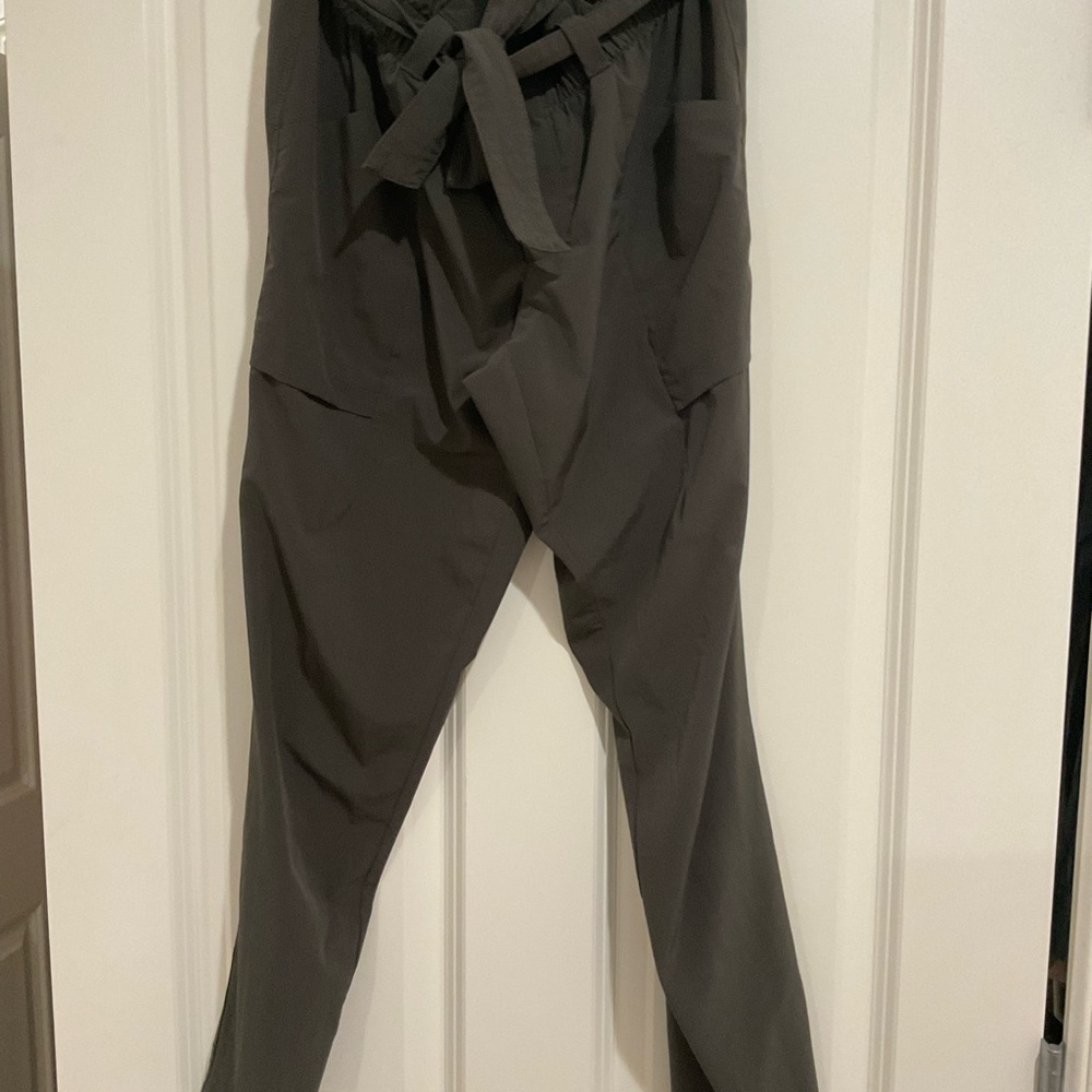 Athleta Skyline Pants 2 Olive Green Athleisure Athletic Pockets Casual